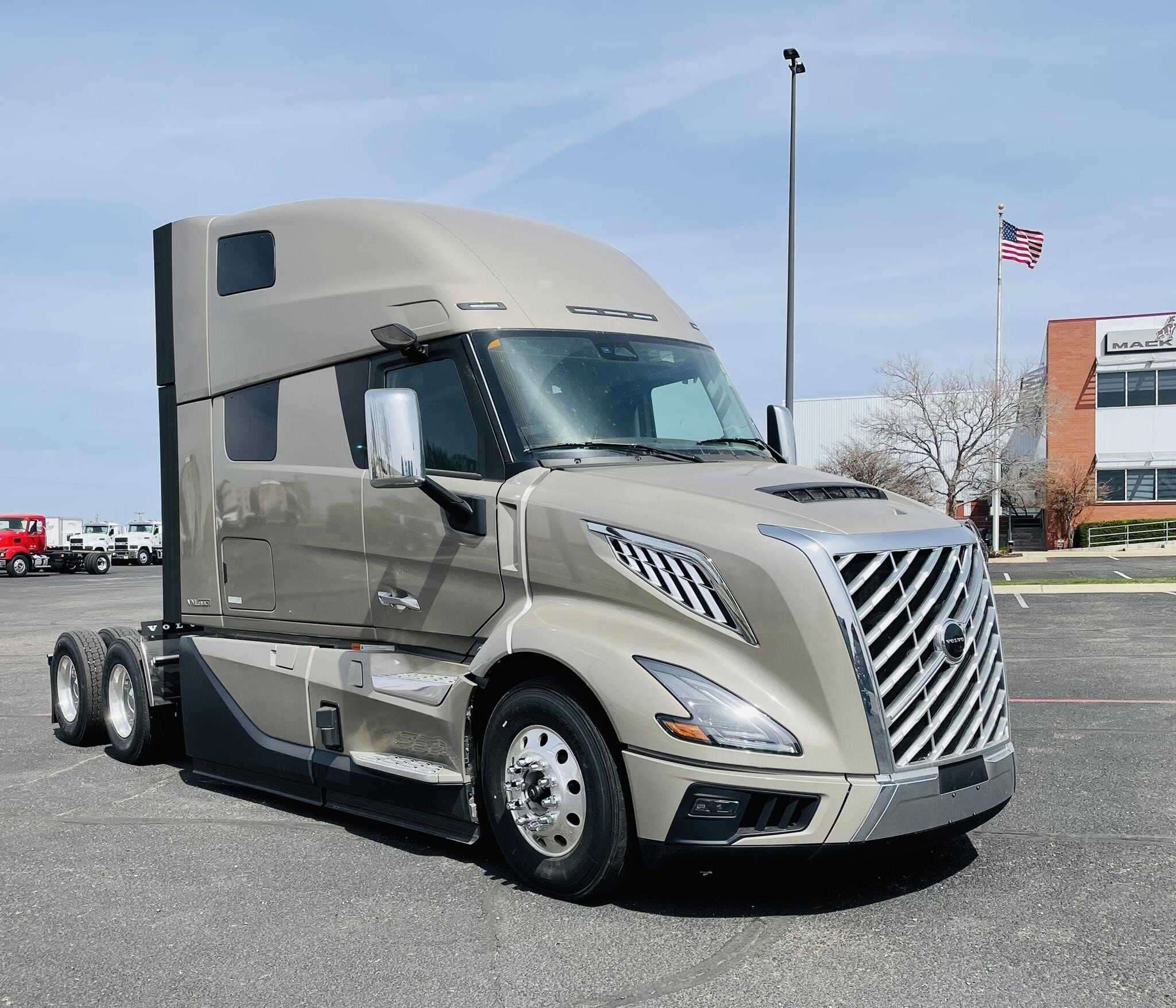 2025 Volvo VNL860 image 1