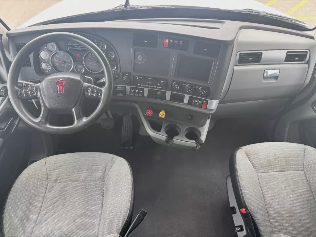 2022 Kenworth T680 image 7