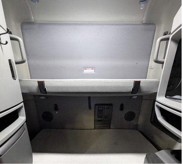 2023 Volvo VNL64T760 image 8