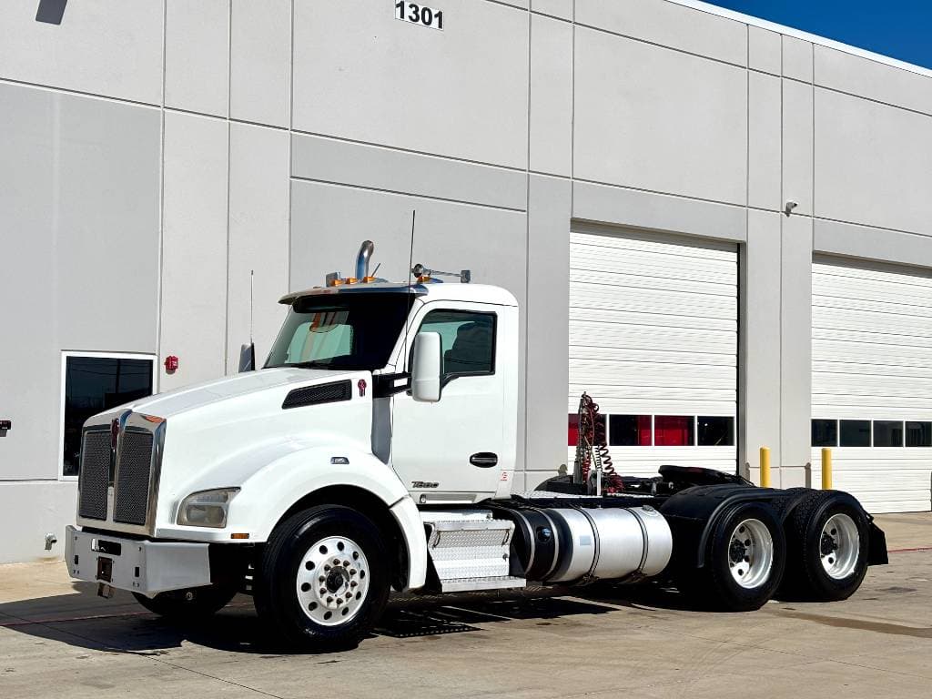2021 Kenworth T880 image 2