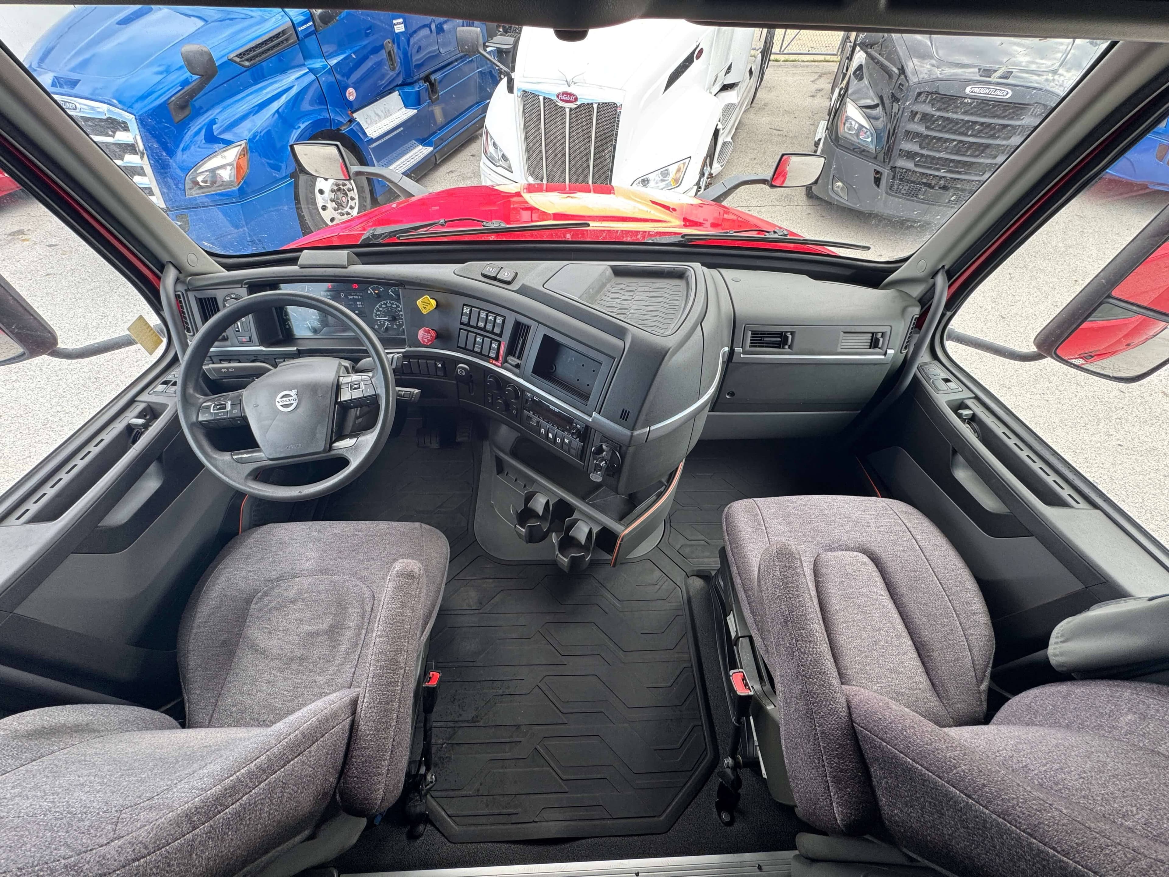 2022 Volvo VNL760 image 13