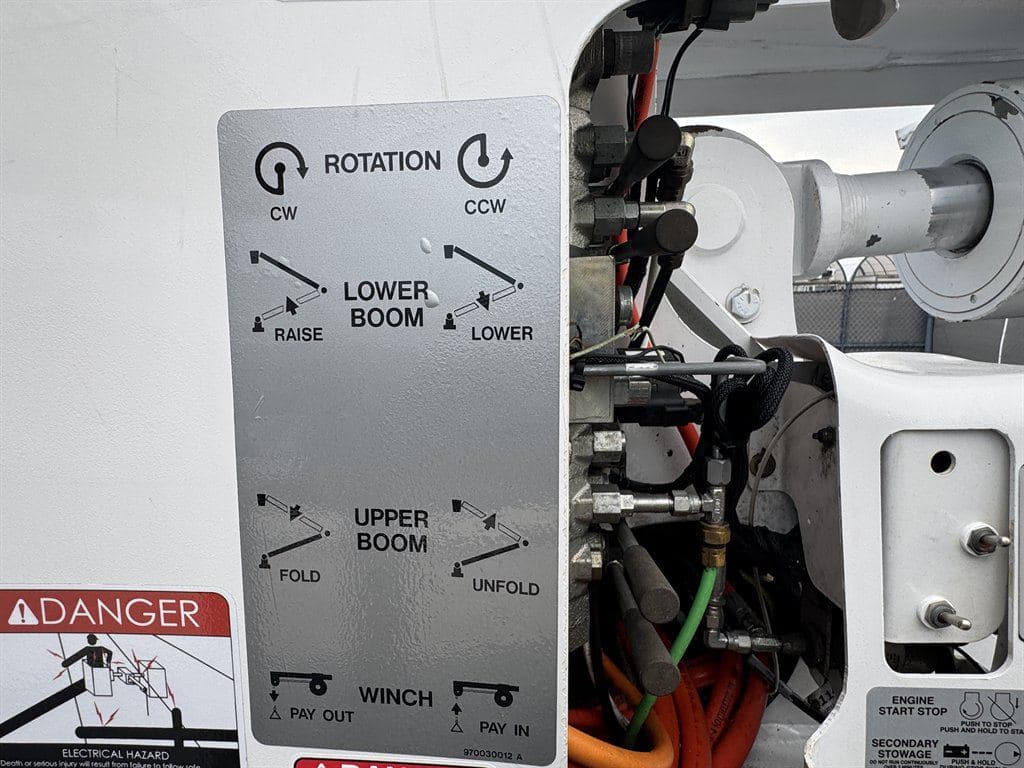 2018 Freightliner M2-106 image 28