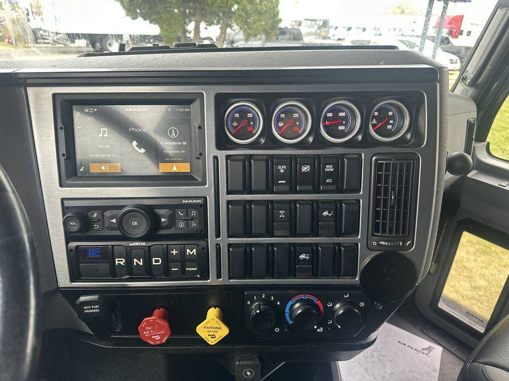 2020 Mack Anthem image 13