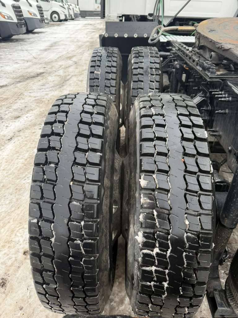 2022 Volvo VNL image 4