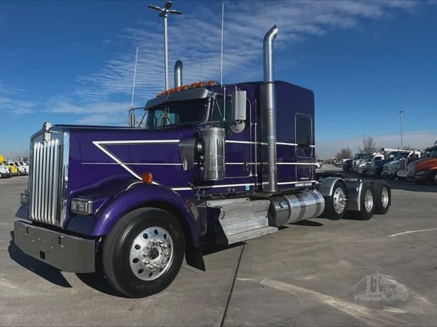 2021 Kenworth W9 Series image 1