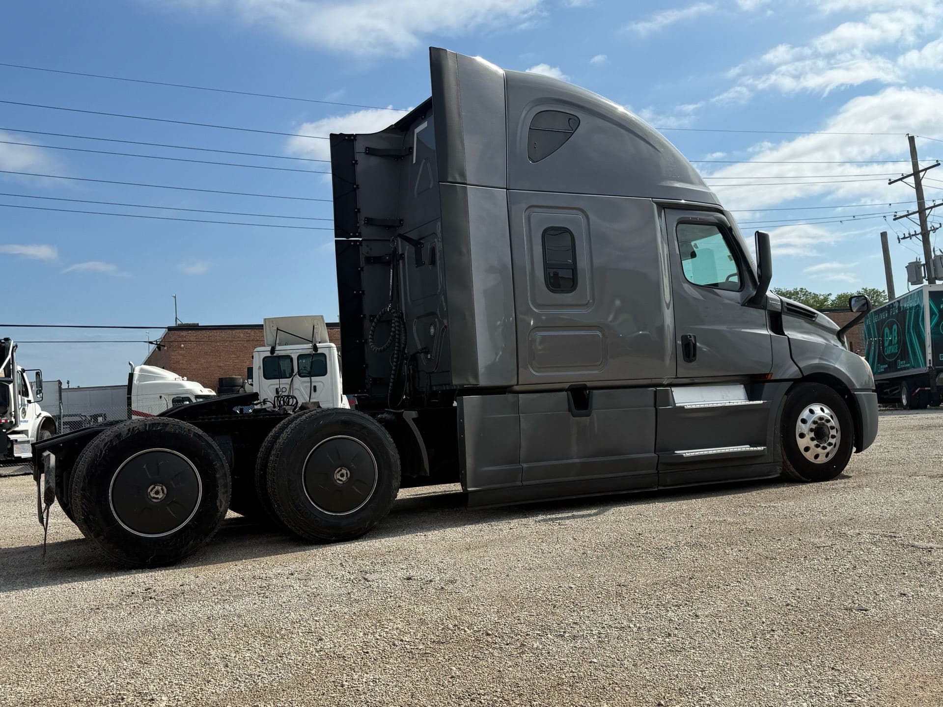 2022 Freightliner - 446k - 10k Engine! image 9