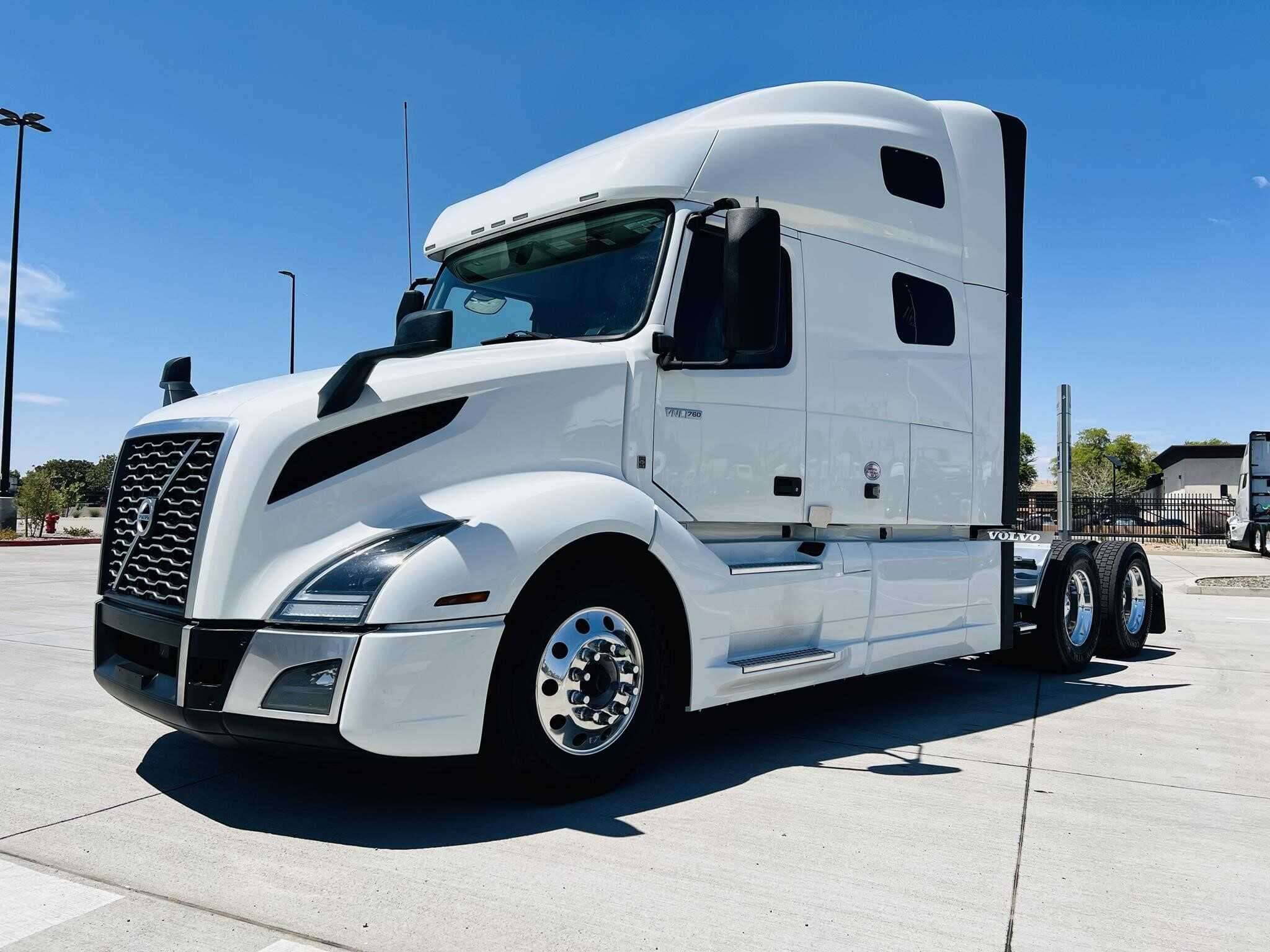 2022 Volvo VNL image 2