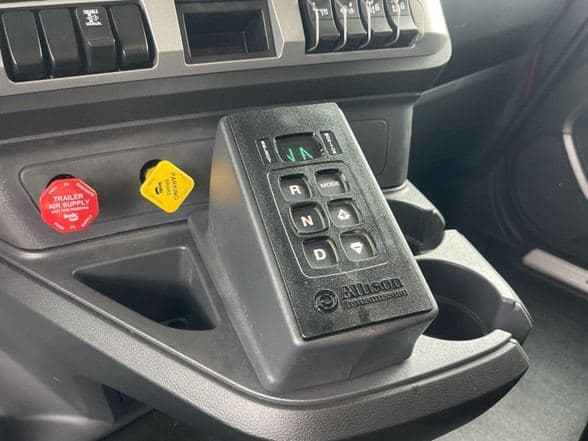 2025 Kenworth T880 image 18