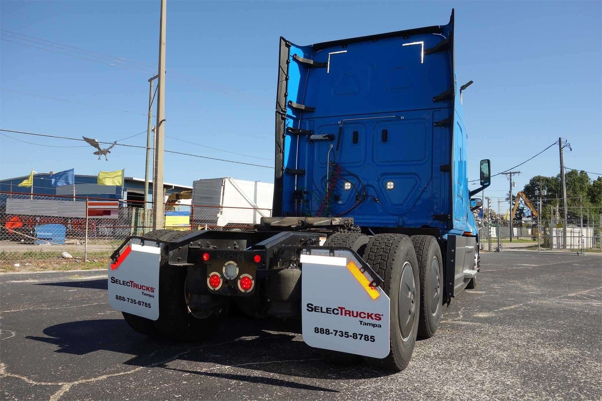 2022 Freightliner Cascadia 126 image 2
