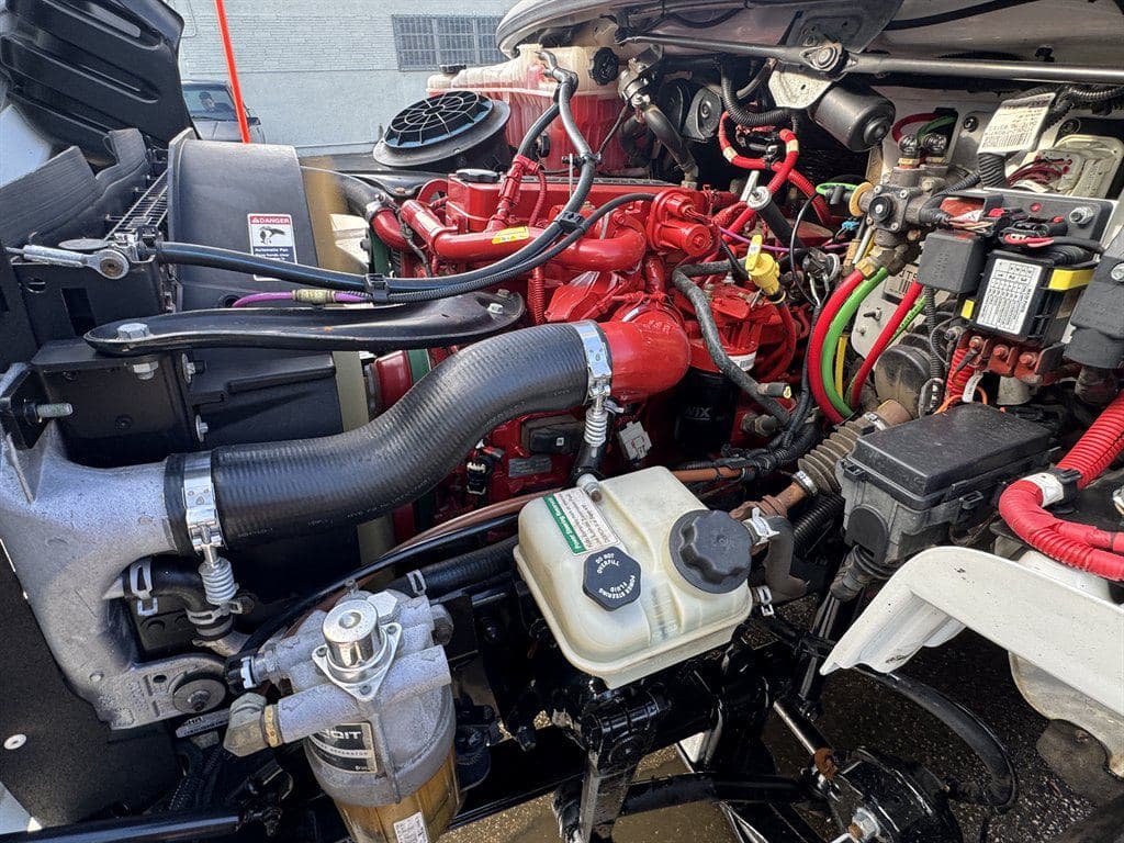 2018 Freightliner M2-106 image 46