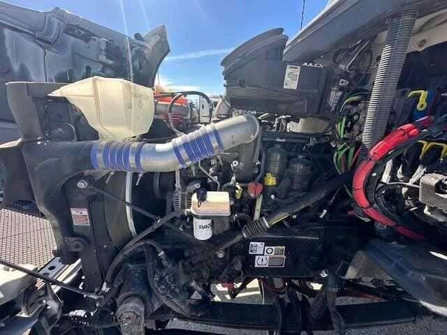 2024 Kenworth T880 image 7