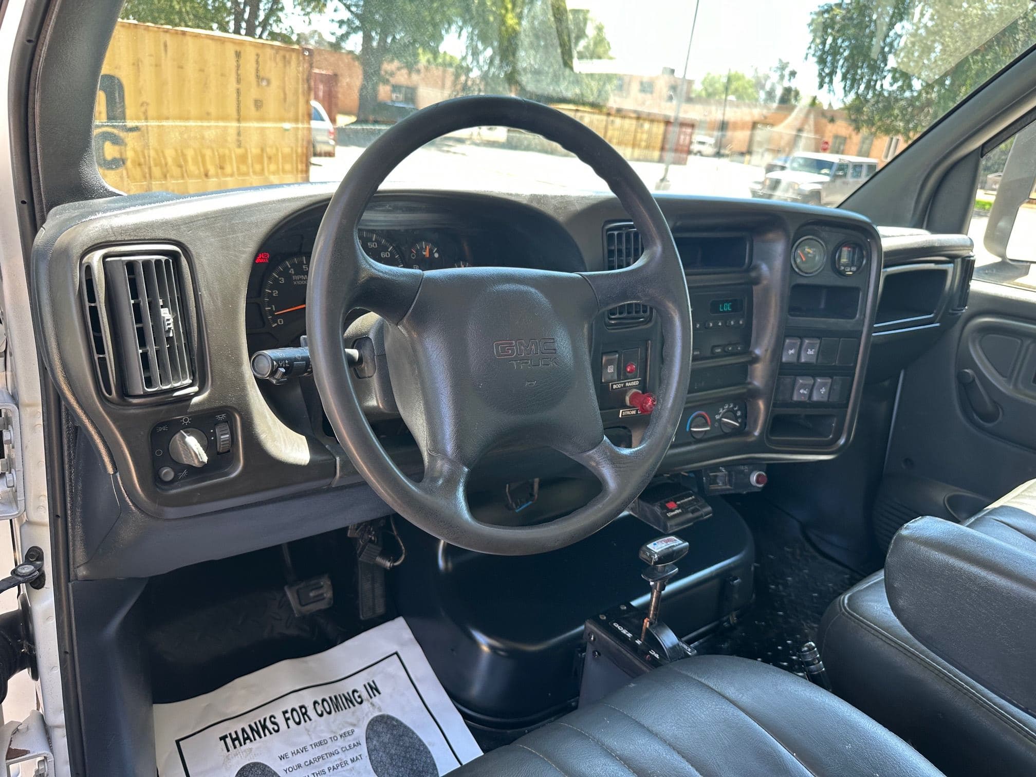 2009 GMC TOPKICK C7500 Dump Truck image 23
