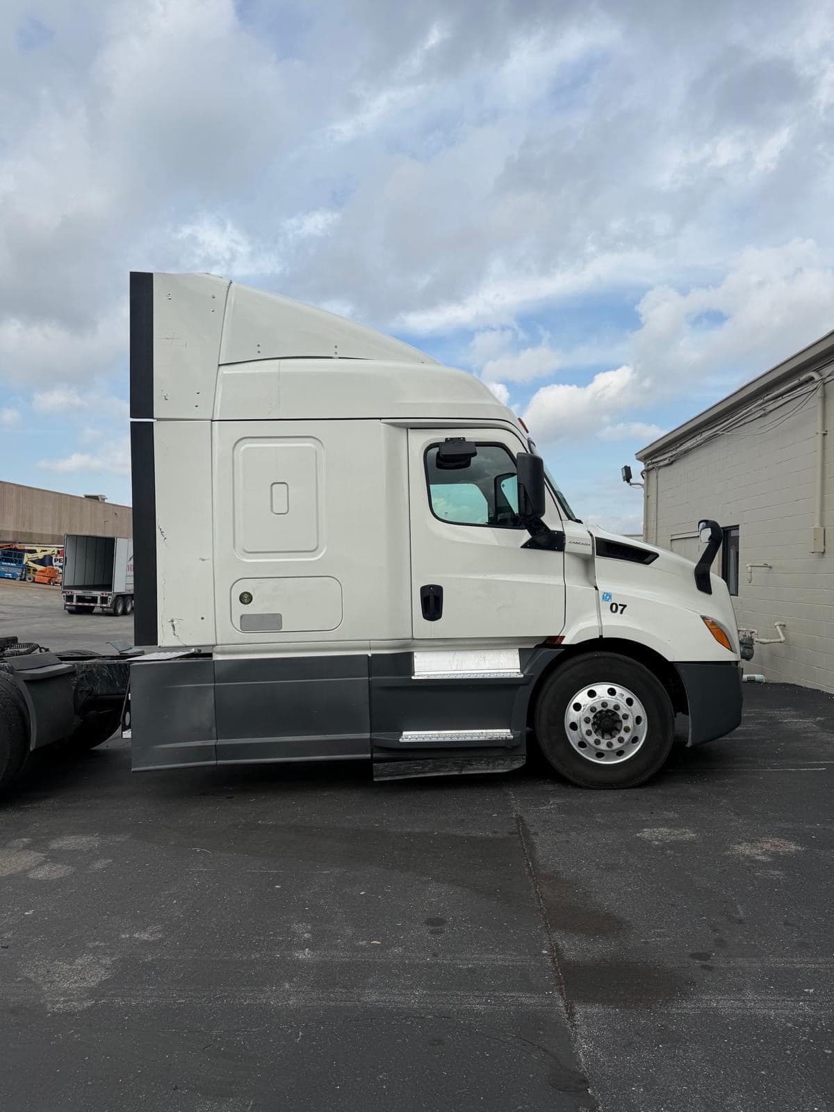 2020 Freightliner Cascadia image 3