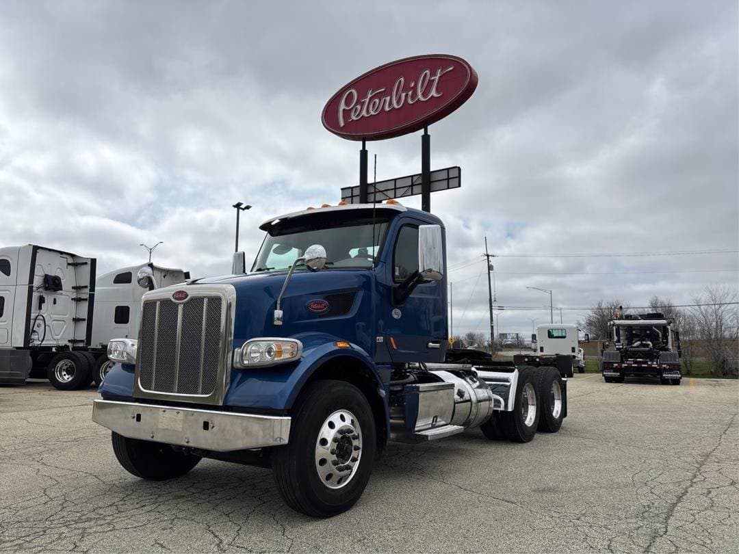 2021 Peterbilt 567 image 1