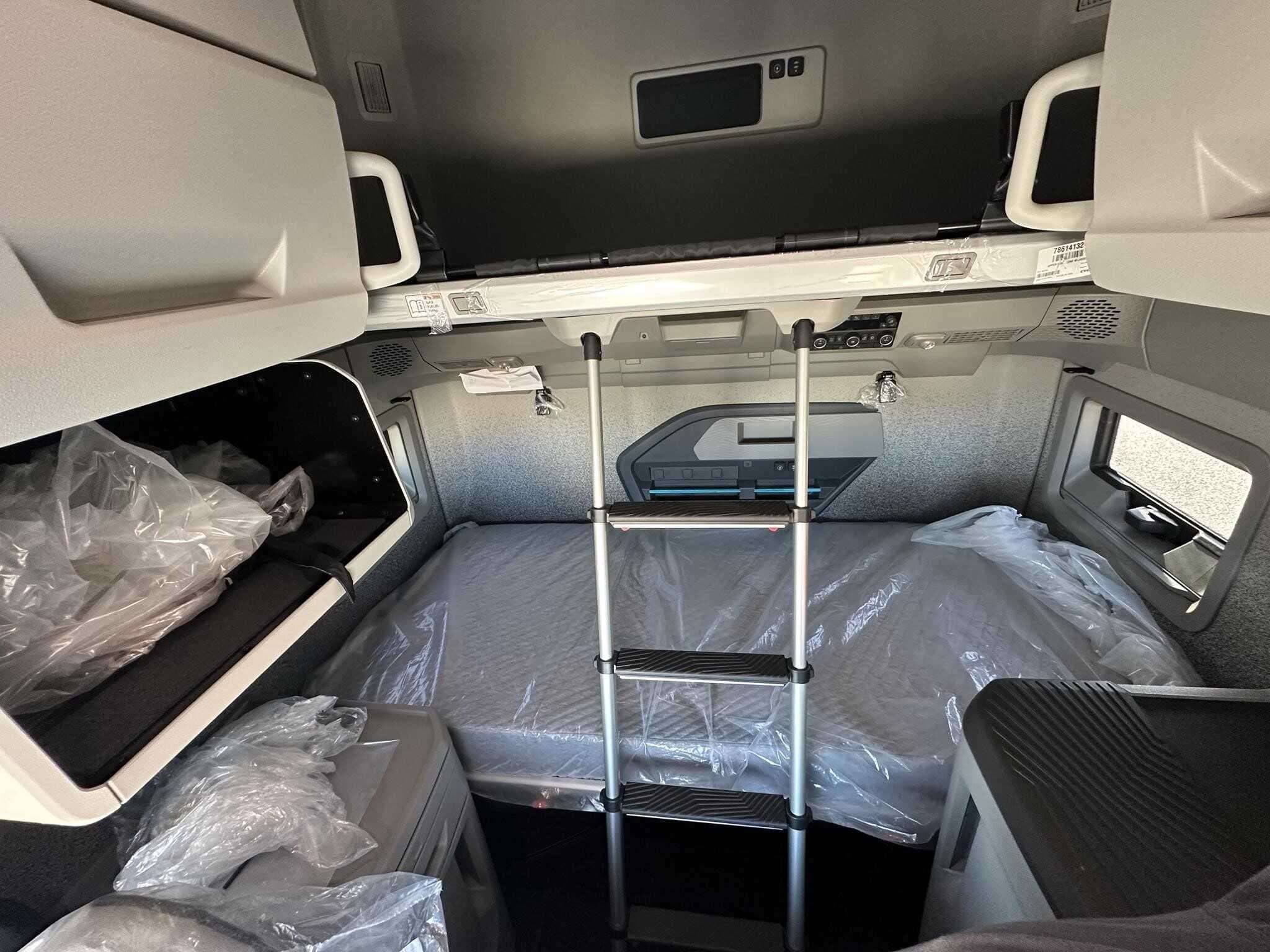2026 Volvo NEW VNL image 10