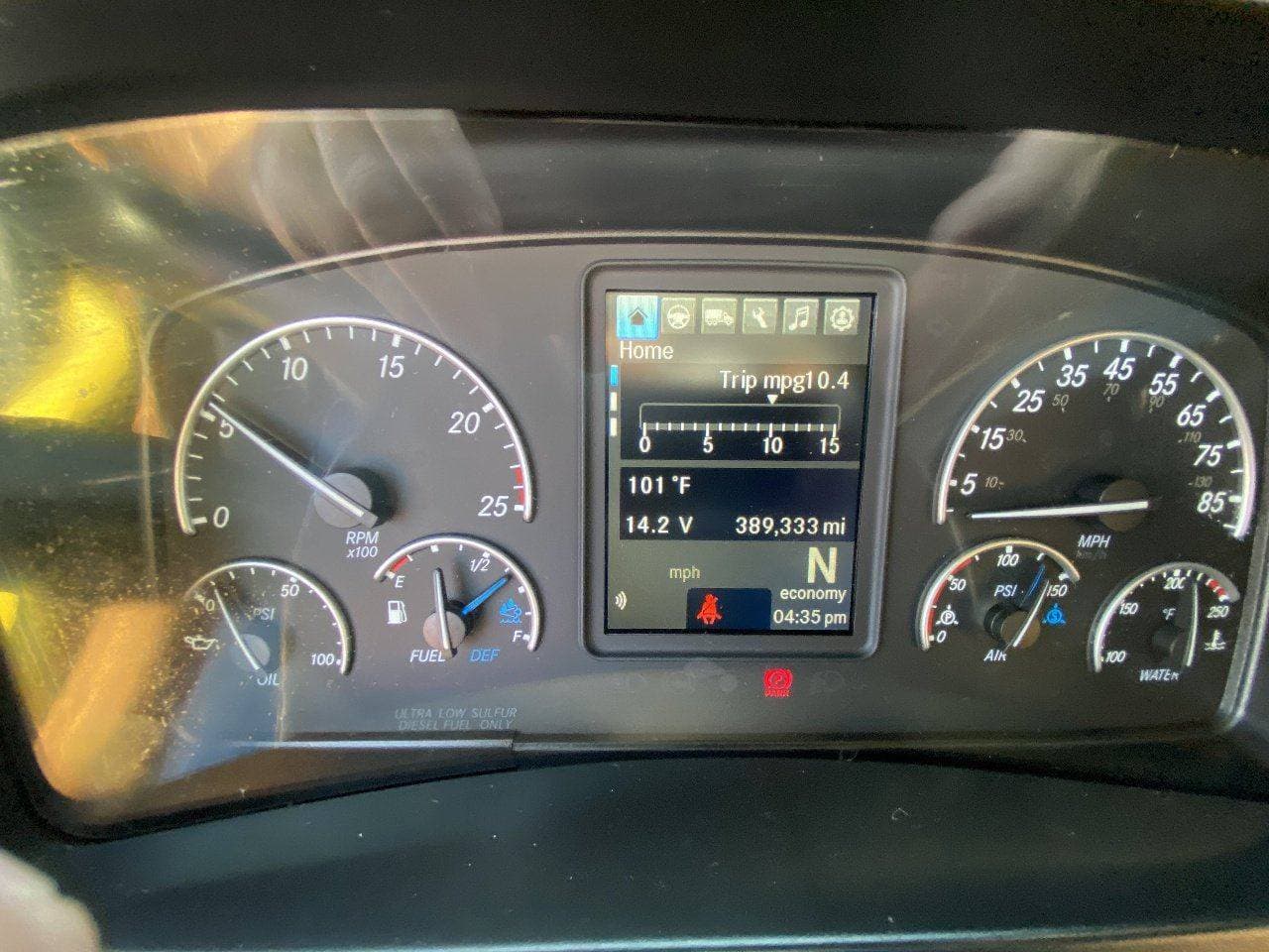 2021 FREIGHTLINER Cascadia CA126 Tandem Axle Sleeper image 11