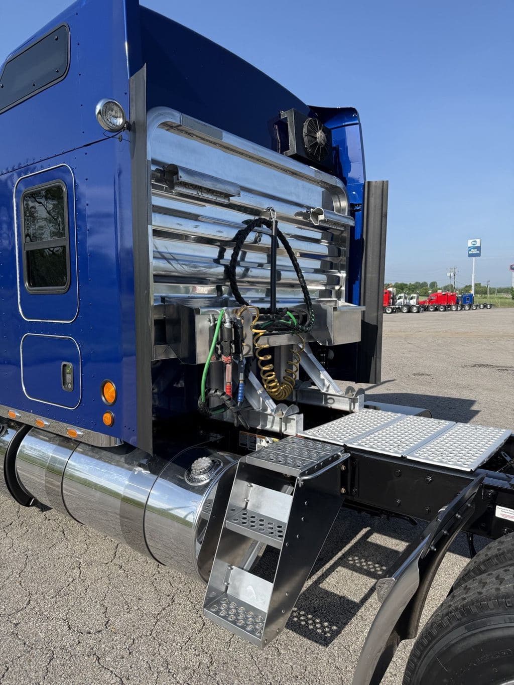 Used 2023 KENWORTH W900L image 11