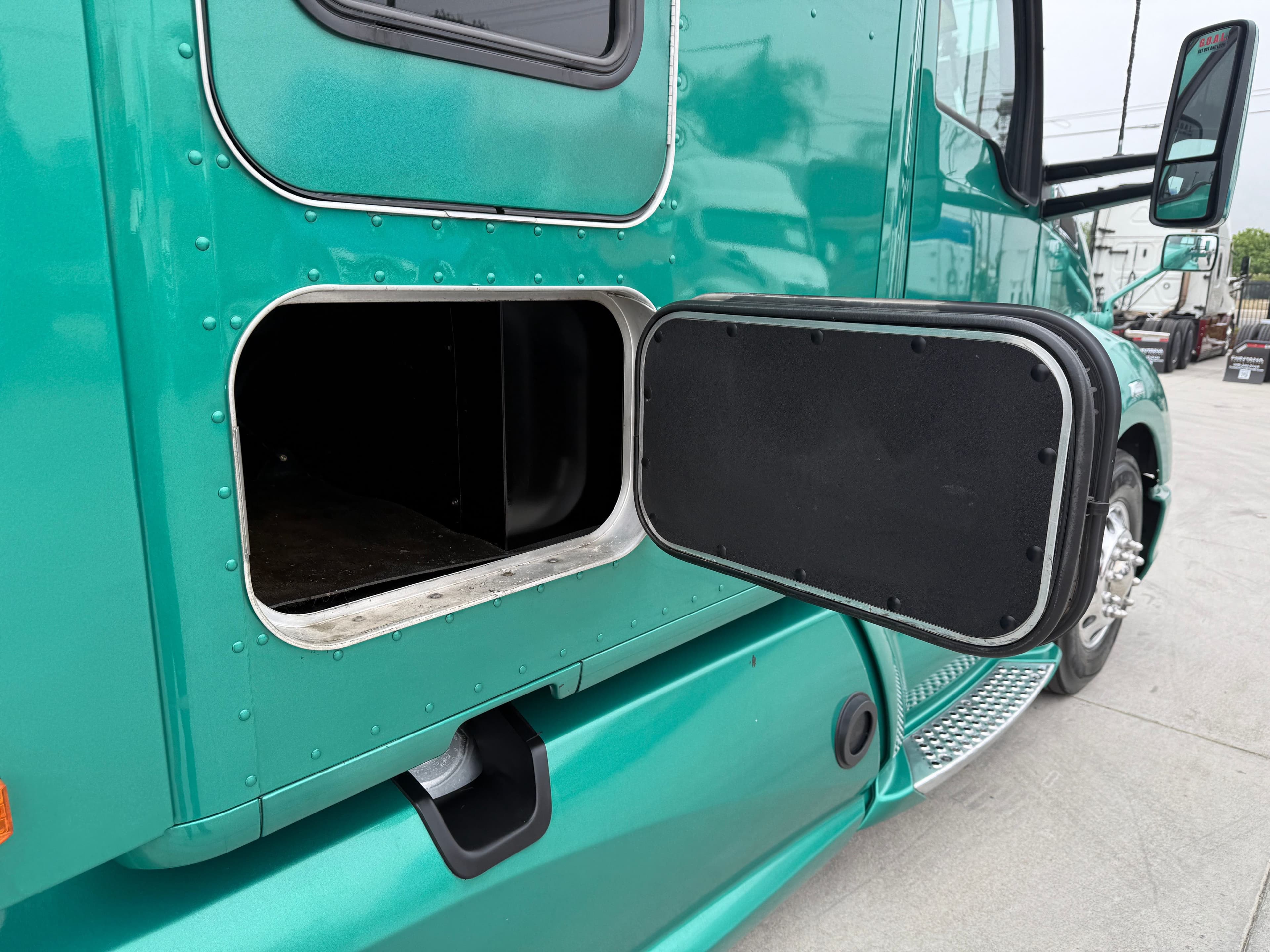 2021 Kenworth T680 image 11