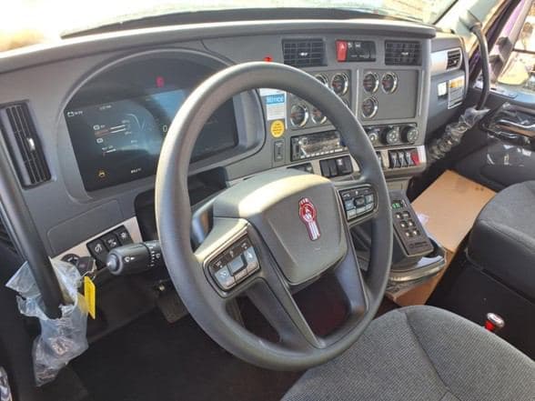 2025 Kenworth T880 image 22