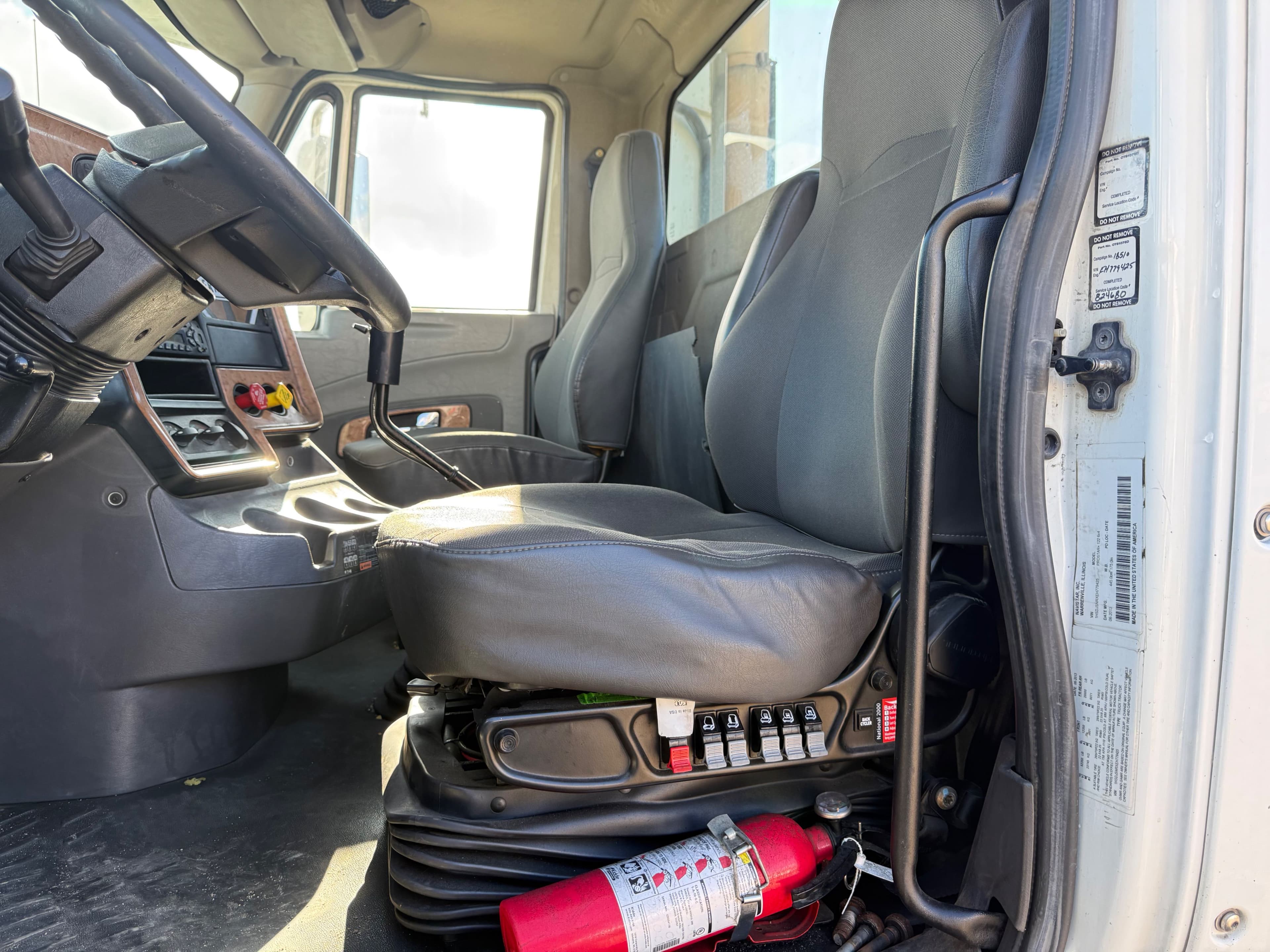 2014 International LF687 image 12