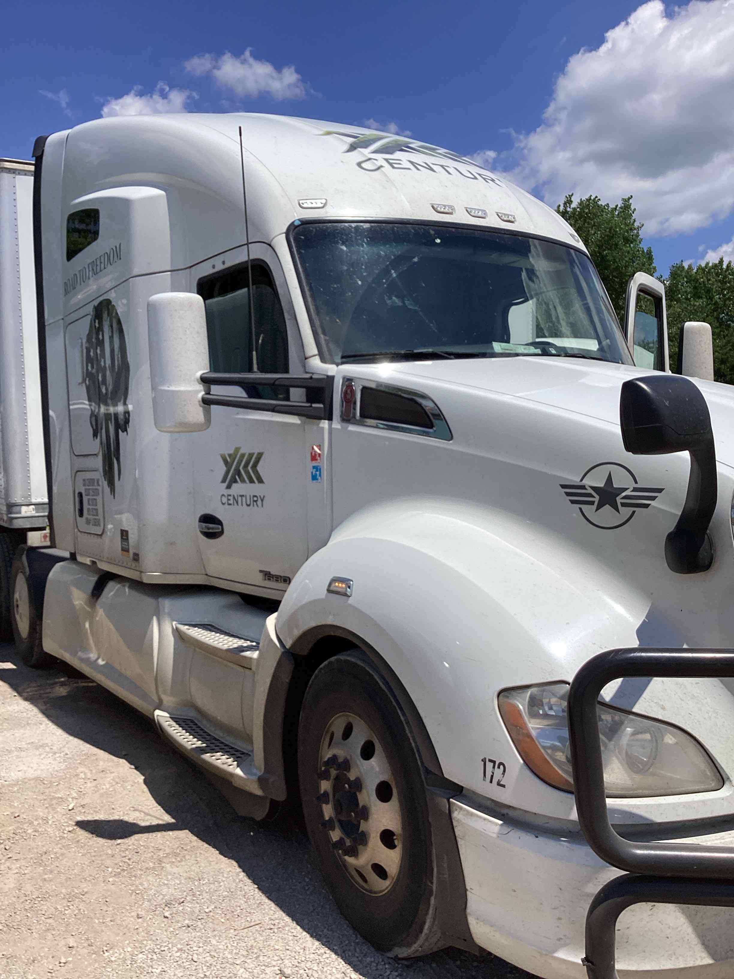 2020 Kenworth T680 – PACCAR MX-13 | 436,523 Miles image 2