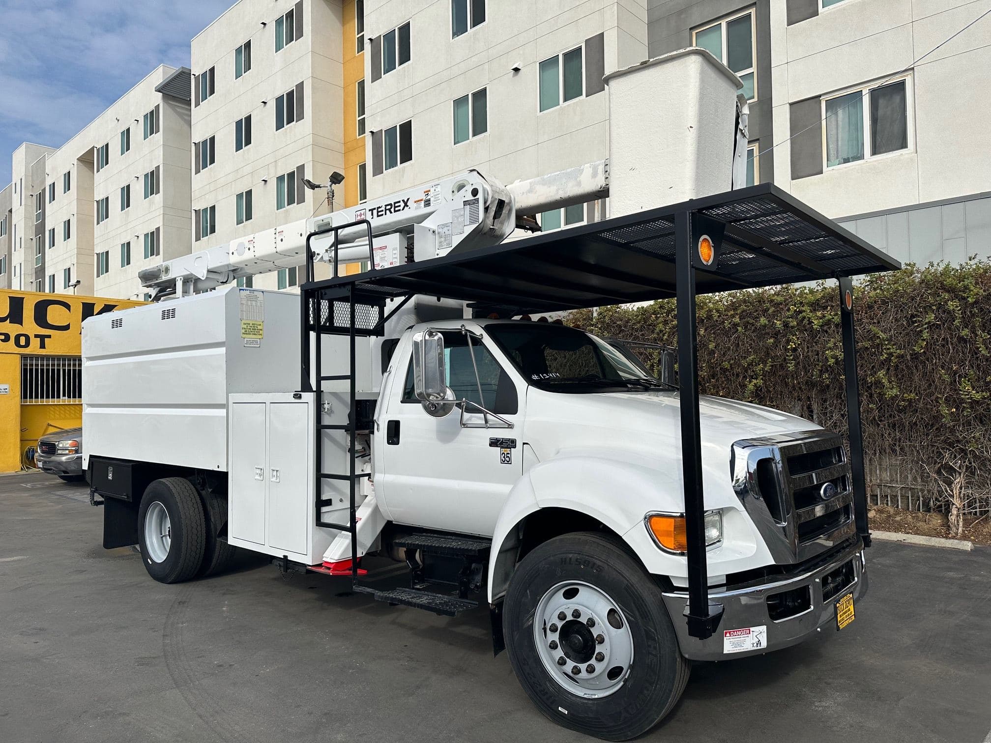 2010 Ford F-750 Forestry Tree Truck image 8