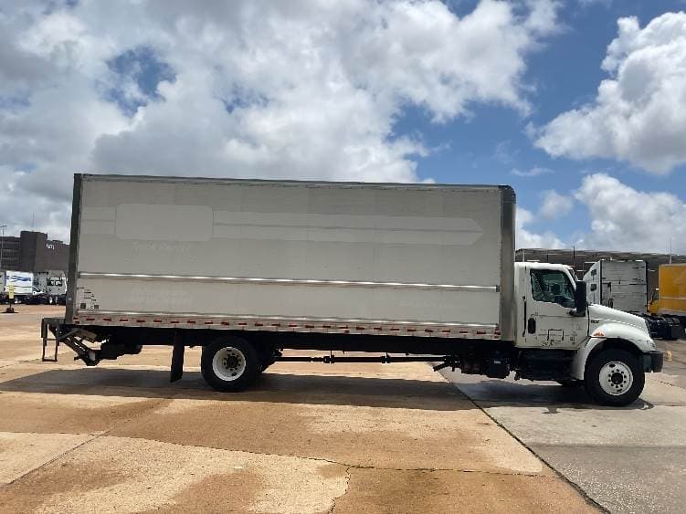 2022 International MV607 Box Truck - 220HP, 6 Speed Automatic, Roll up Door image 15