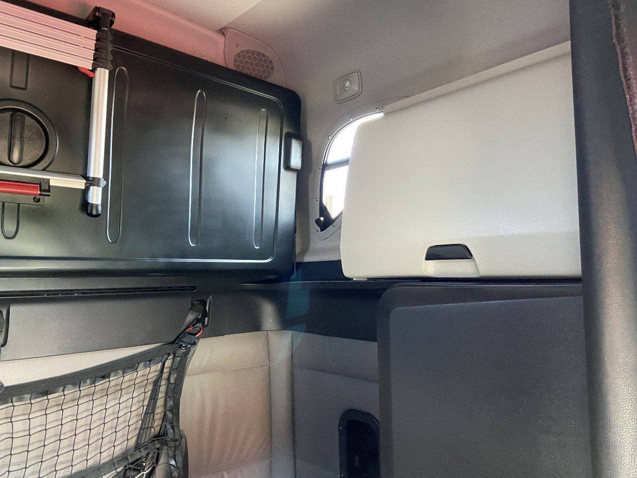 2022 FREIGHTLINER Cascadia CA126 ** Tandem Axle Sleeper image 13