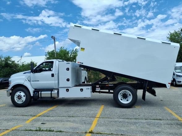 2027 Ford F750 SD image 3