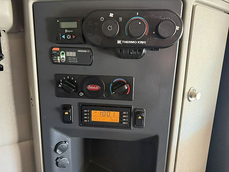 2023 Peterbilt 579 image 12