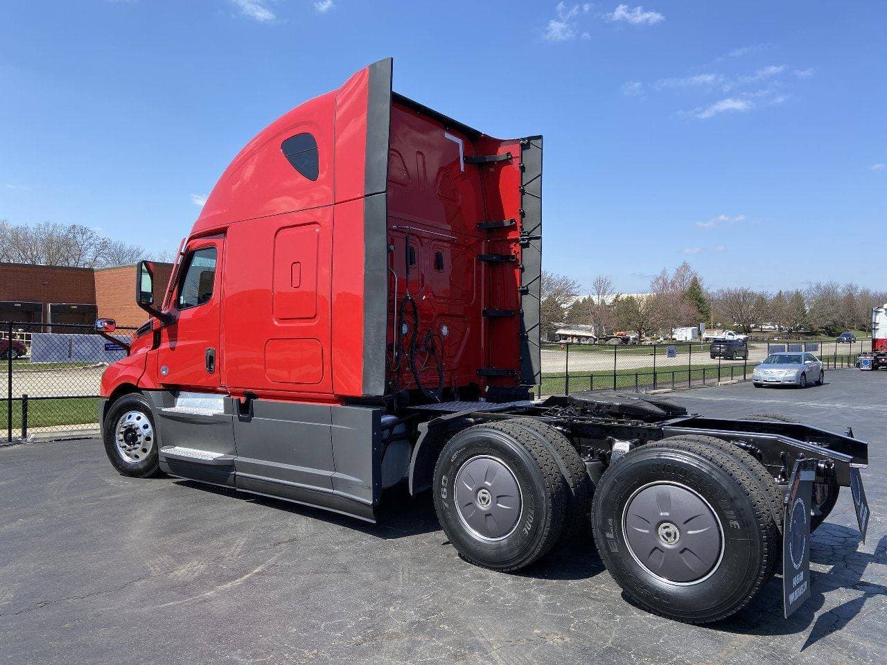 2022 FREIGHTLINER Cascadia CA126 ** Tandem Axle Sleeper image 6