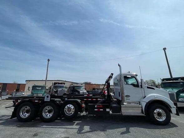 2025 Kenworth T880 image 12