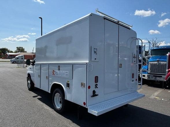 2025 Ford E350 image 7