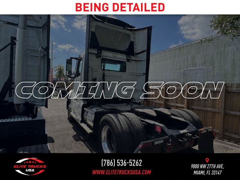 2019 Volvo VNL image 8
