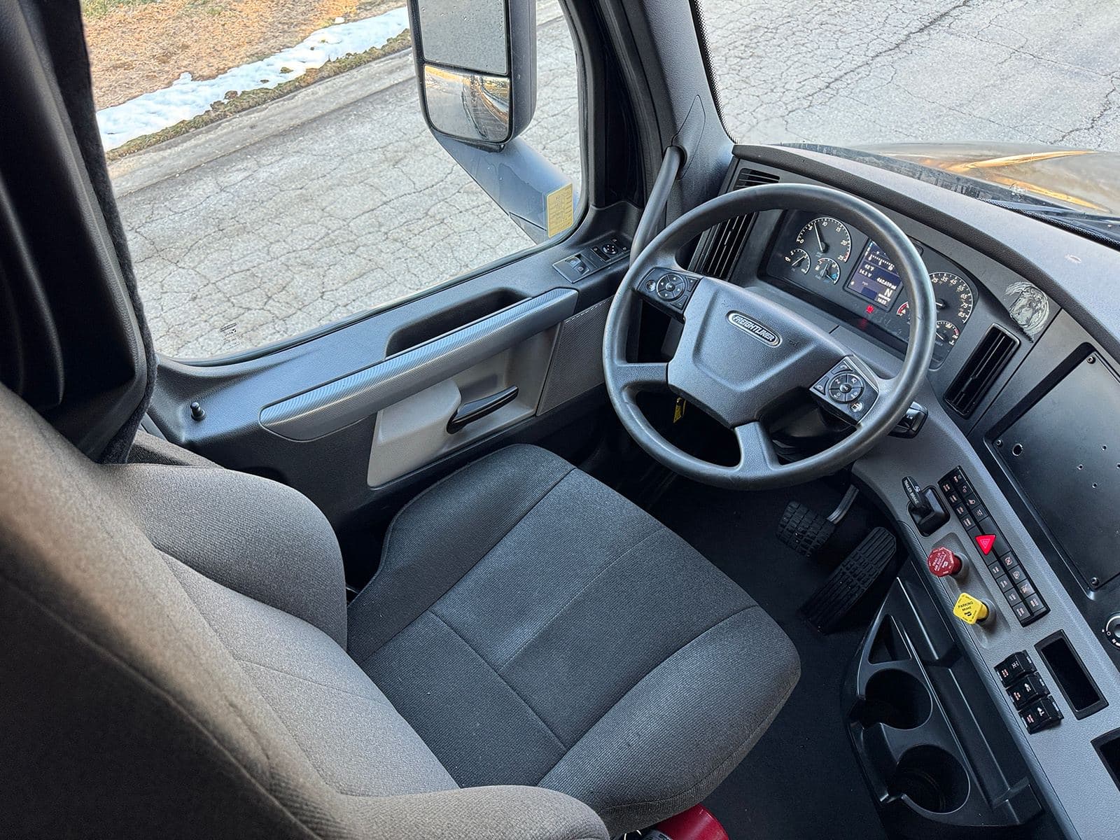 2022 Freightliner Cascadia image 11