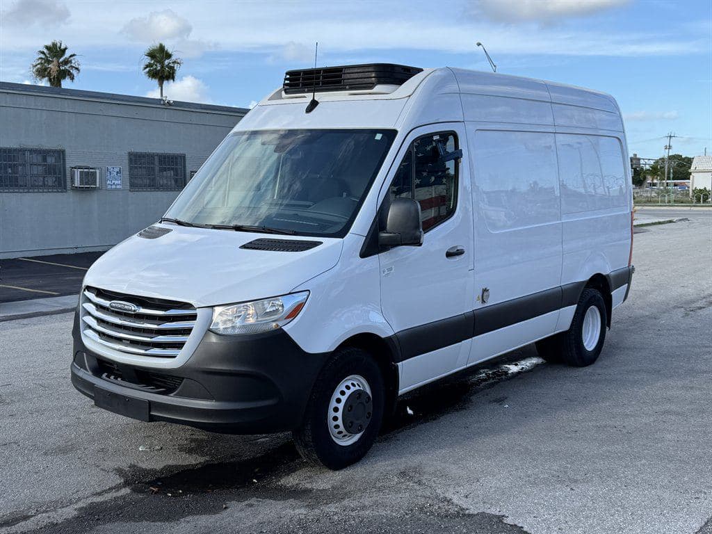 2019 Freightliner Sprinter 3500 image 4