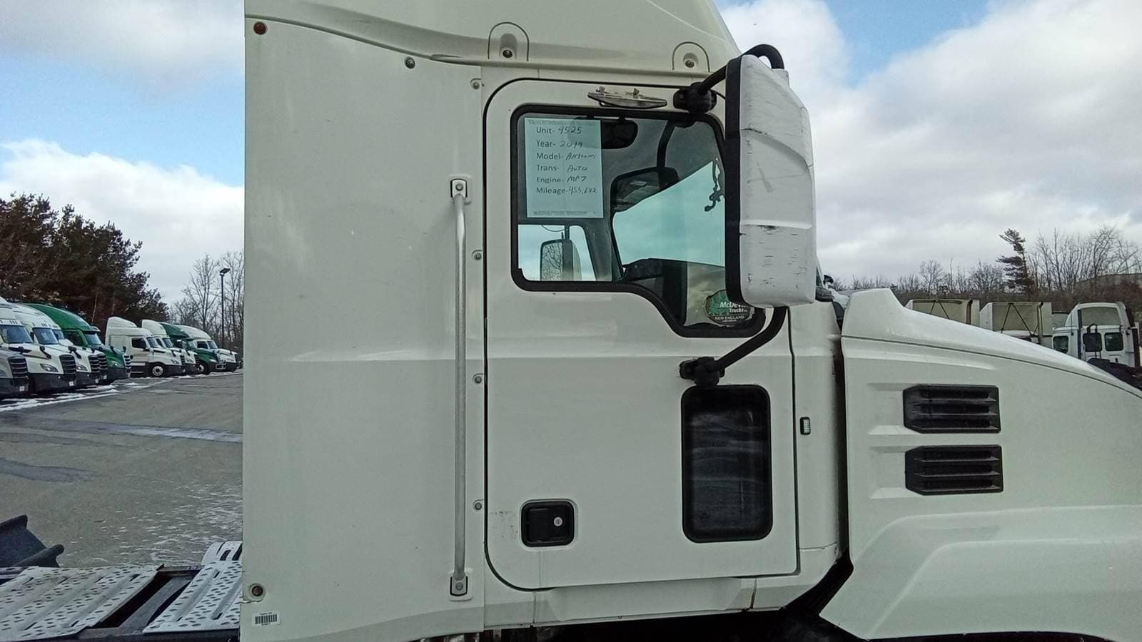 2019 Mack Anthem Single Axle Day Cab Truck - Mack MP7, Automatic image 4