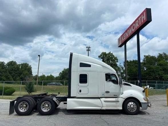 2020 Kenworth T680 image 2