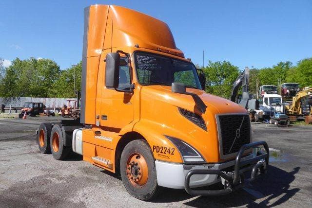 2020 Volvo VNR64T300 image 2