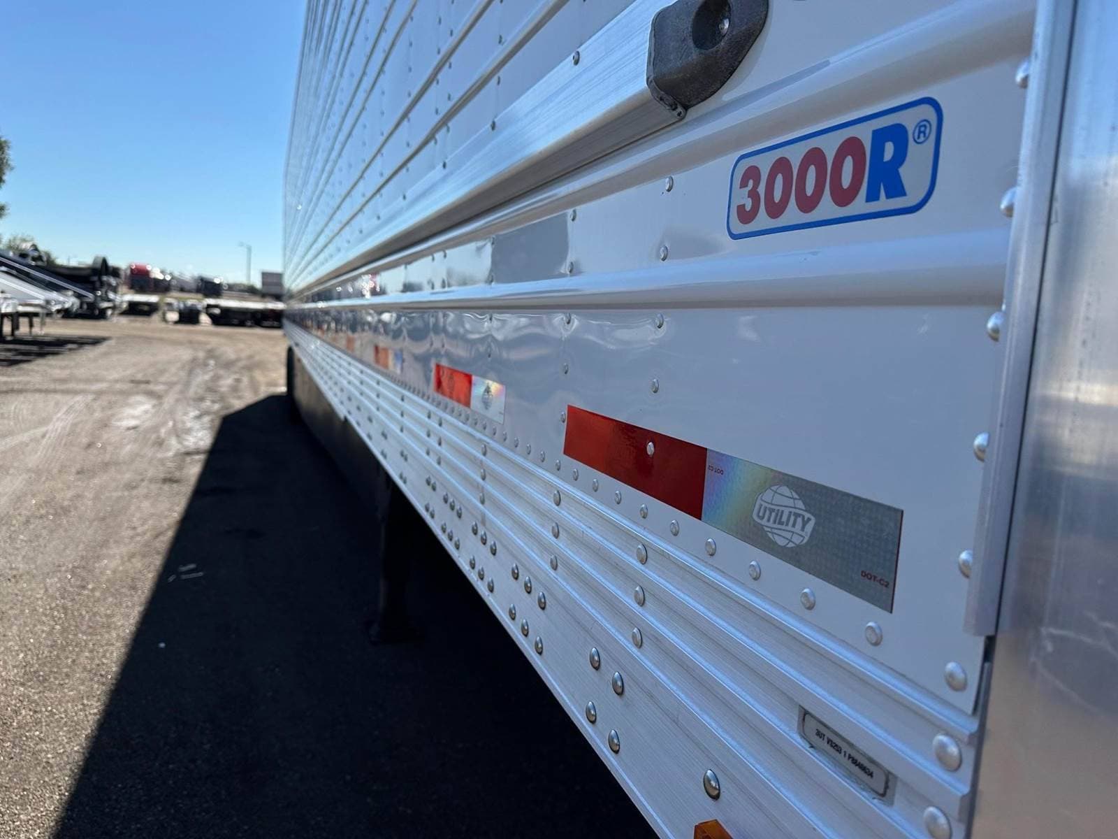 2023 Utility 3000R image 8