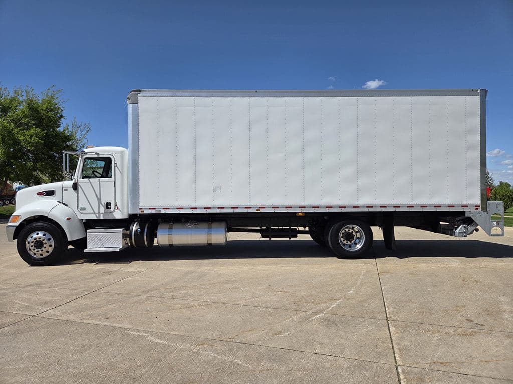 Used 2020 PETERBILT 330 image 9