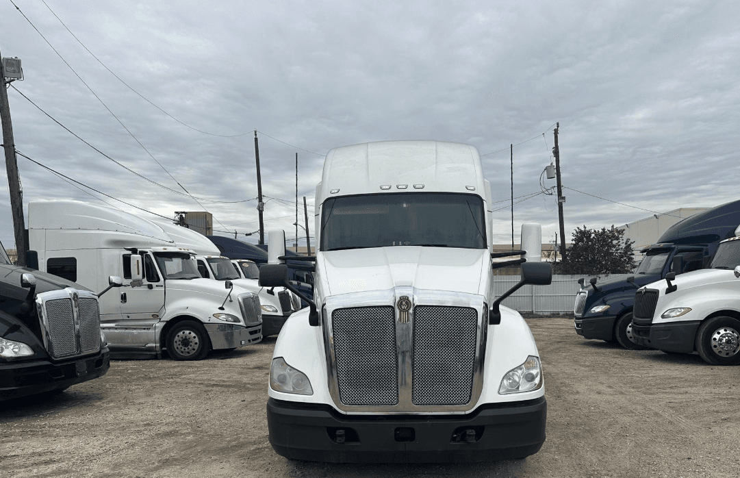 2020 Kenworth T680 image 2
