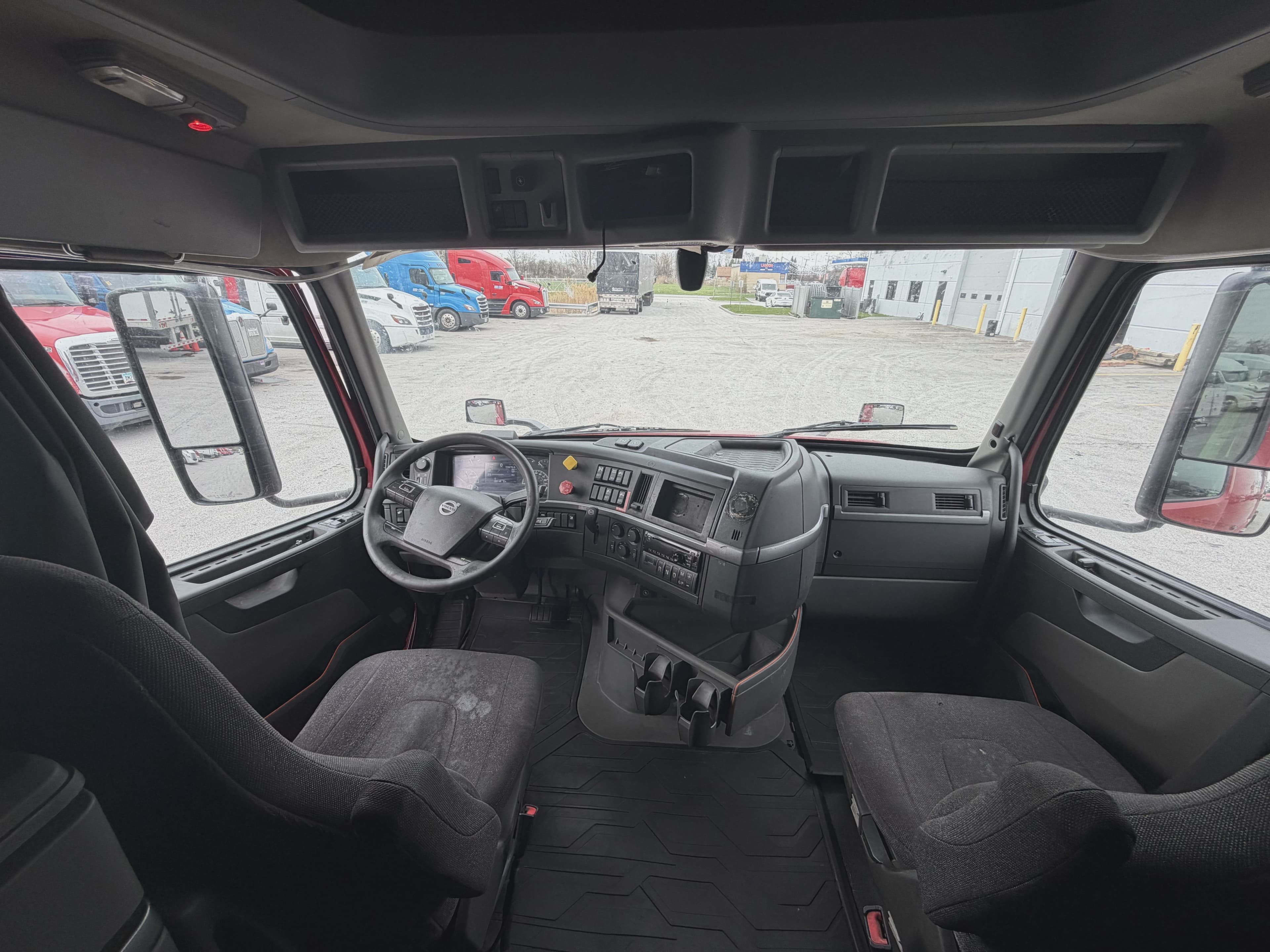2019 Volvo VNL64T740 image 6