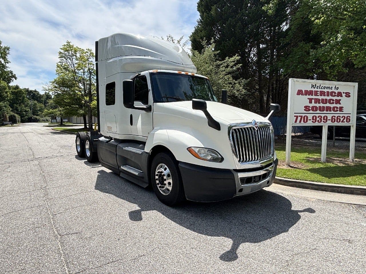 2018 International LT625 image 27