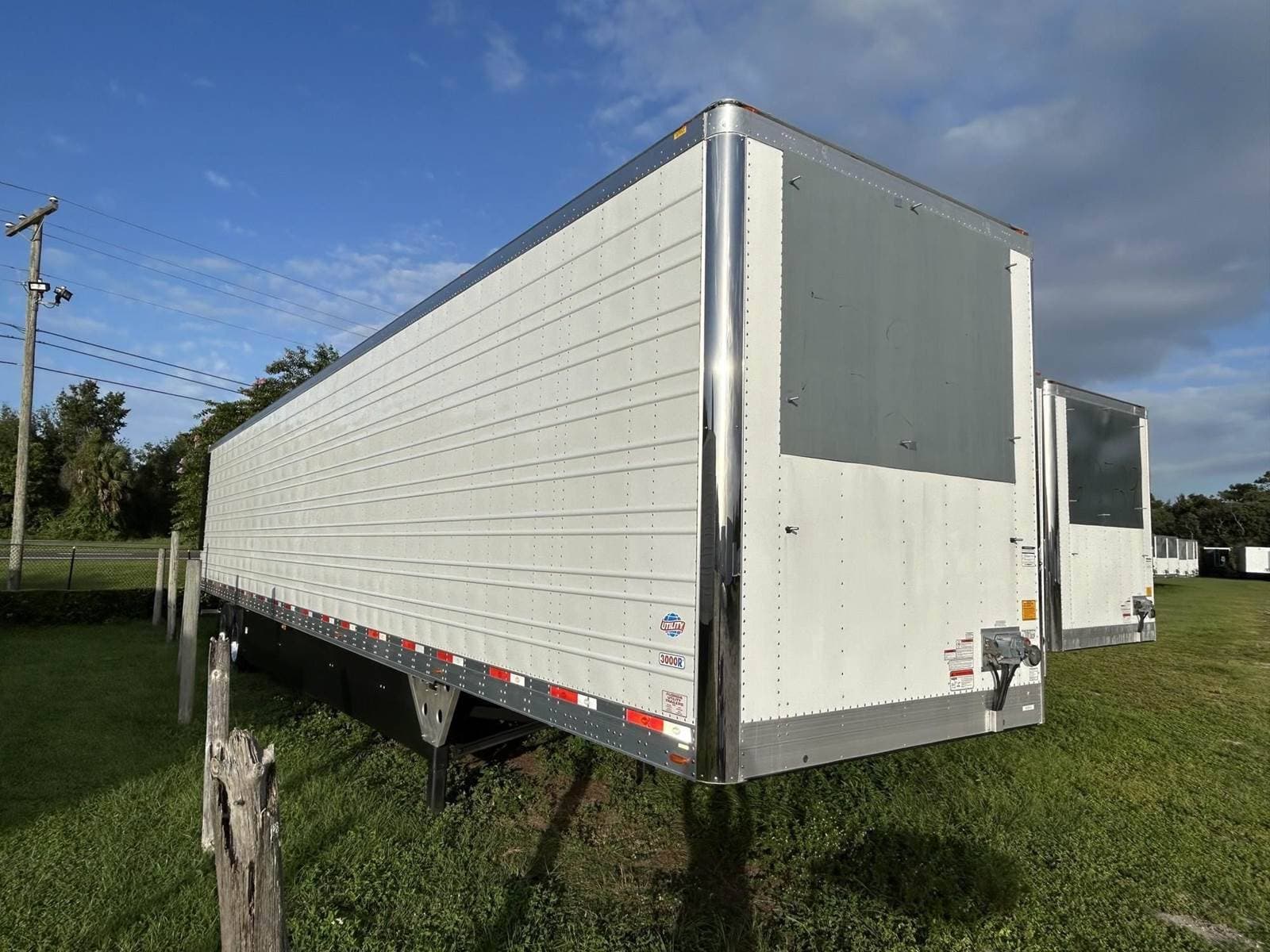 2026 Utility 3000R image 1