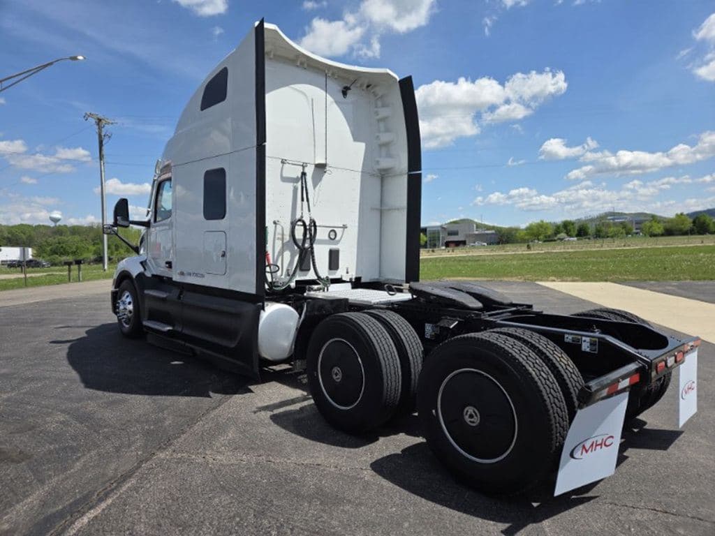 Used 2023 PETERBILT 579 image 9
