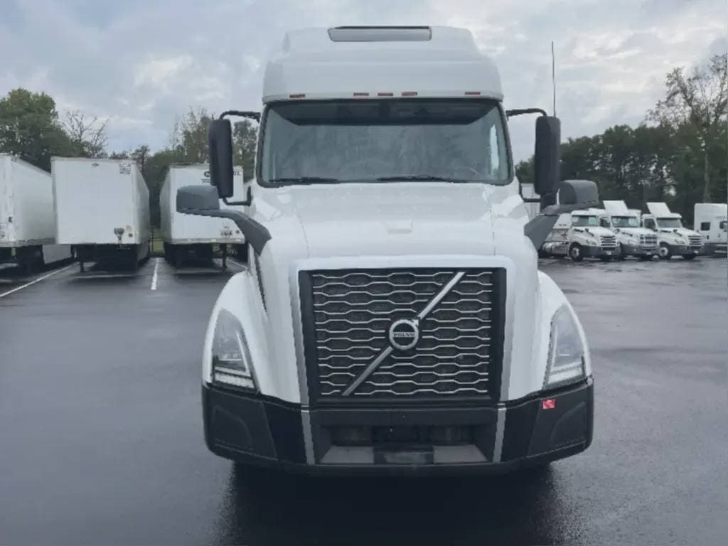 2022 Volvo VNL image 2