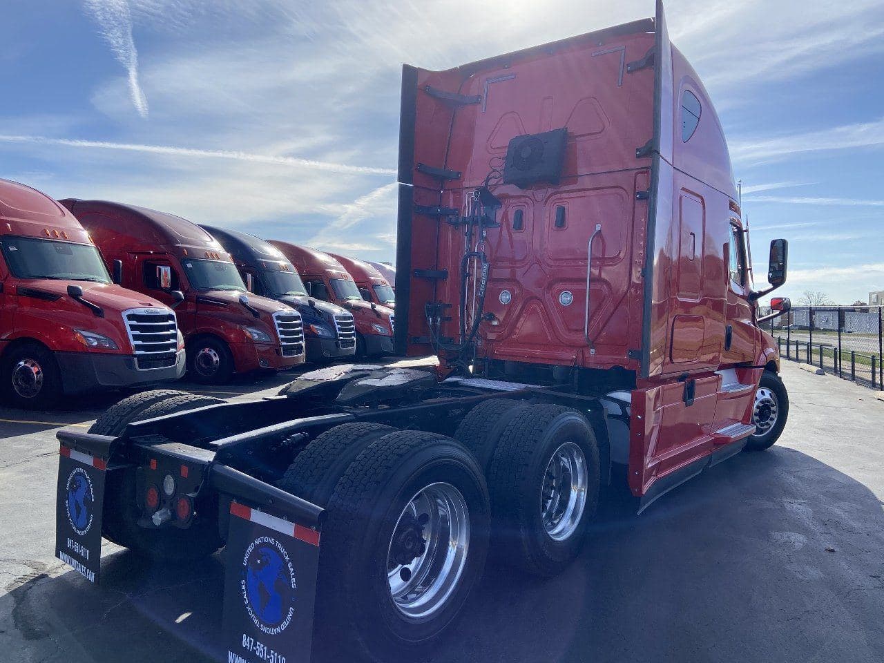 2021 FREIGHTLINER Cascadia CA126 * Tandem Axle Sleeper image 5