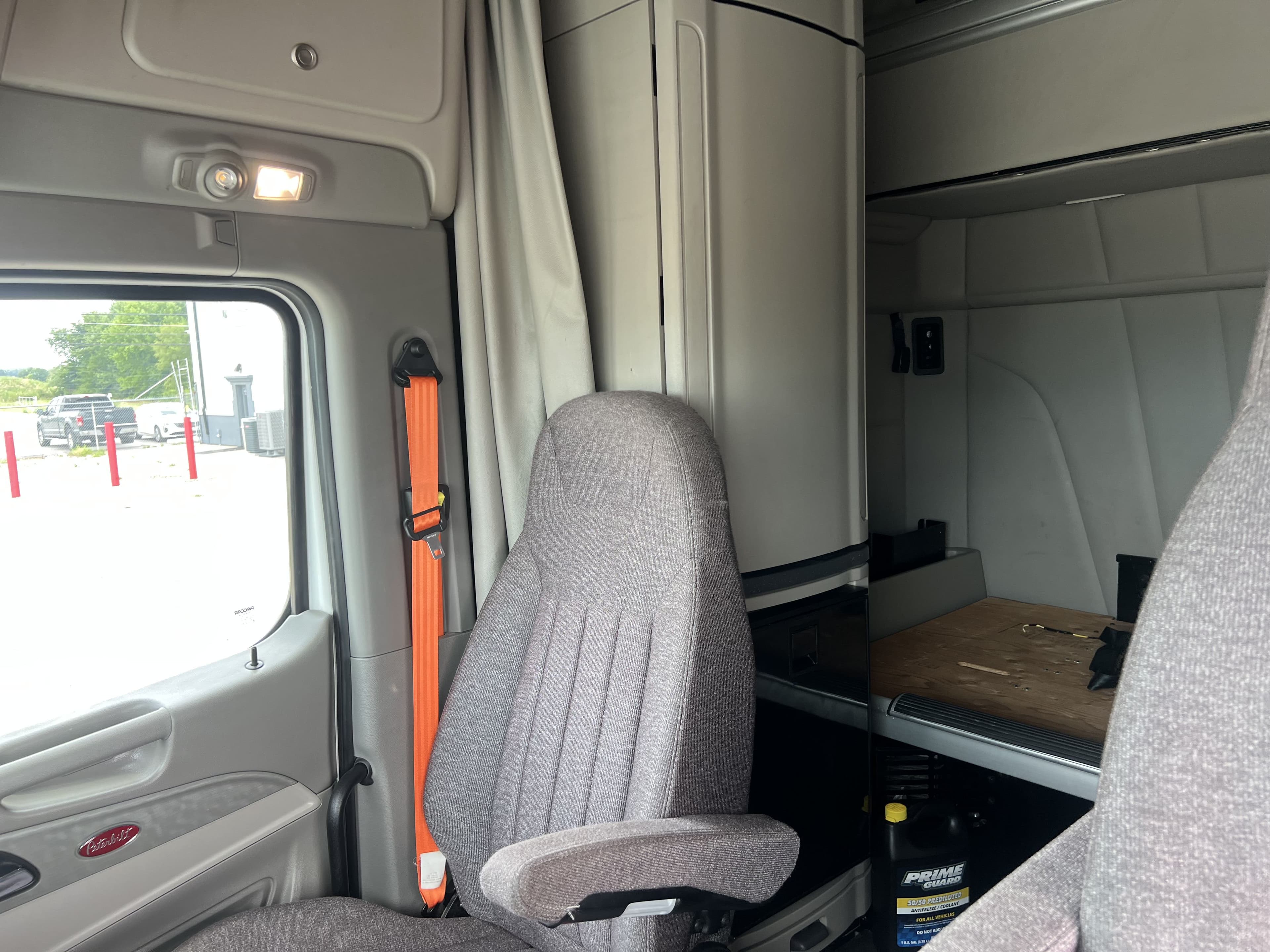2022 Peterbilt 579 image 8