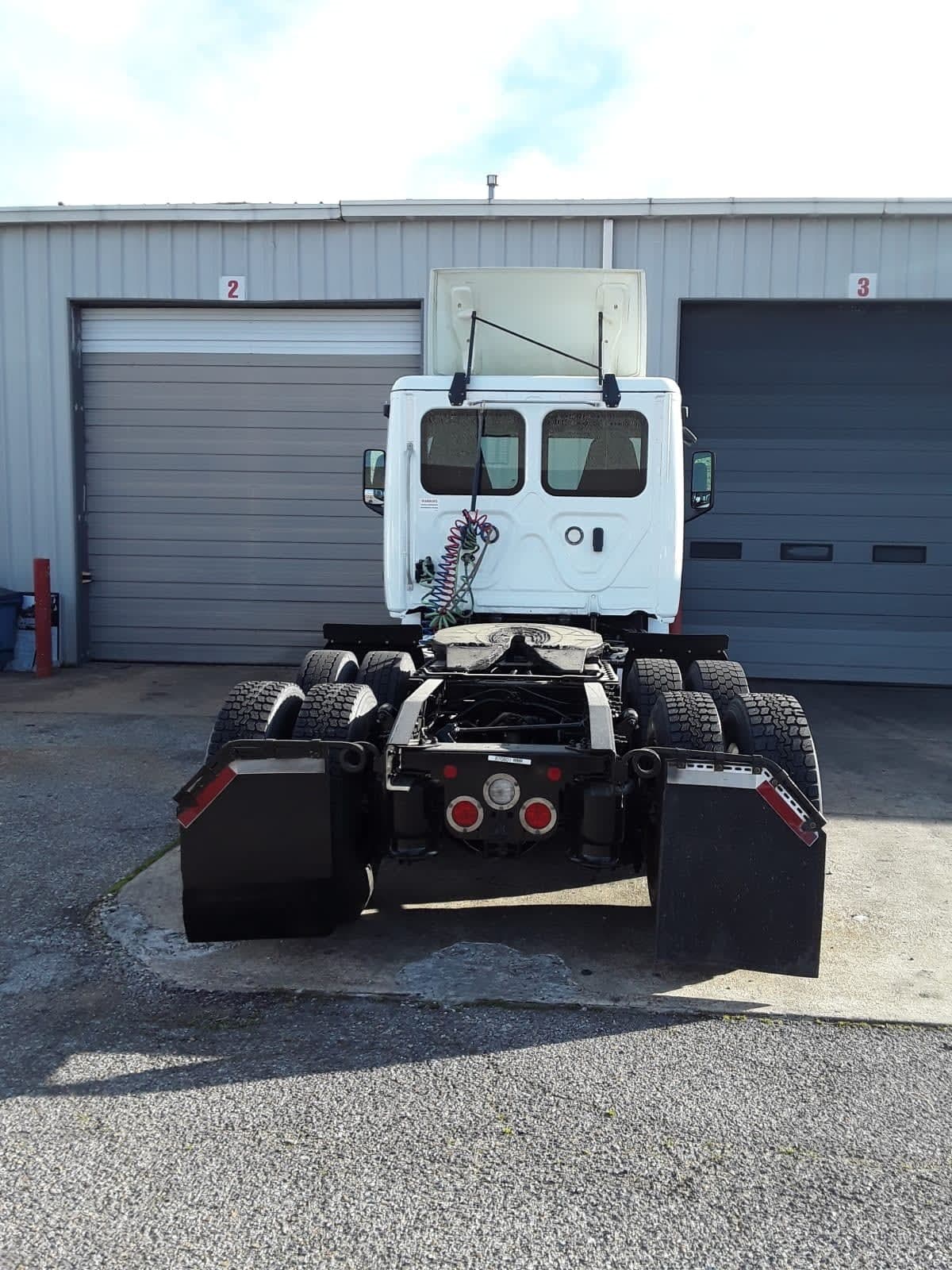Used 2019 FREIGHTLINER Conventional - Day Cab - CASCADIA 126 For Sale image 6